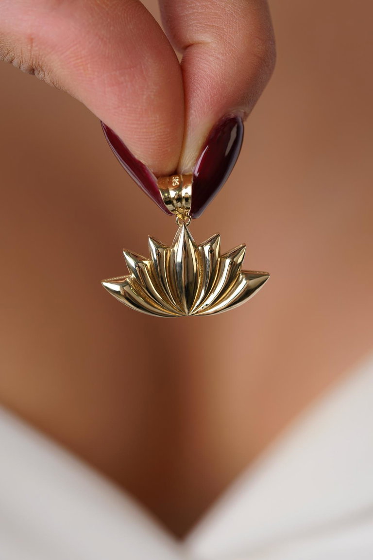 14 Ayar Altın Büyük Lotus Çiçeği Kolye Ucu